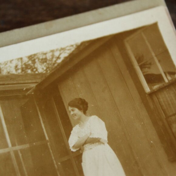 Vintage 1910s Photograph, Edwardian Photo Smiling Woman, Antique Black And White - Picture 3 of 10